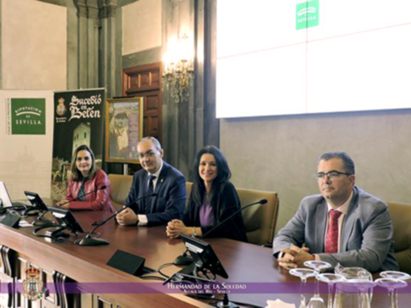 Conferencia en el Hermanamiento de la Soledad, Sevilla, con representantes de instituciones locales.