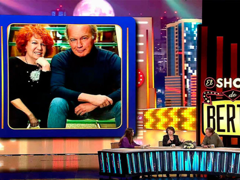 El Show de Bertín: presentación con invitados en un escenario de televisión.