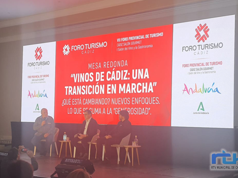 Mesa redonda en el Foro Provincial de Turismo de Cádiz sobre 'Vinos de Cádiz: una transición en marcha'.