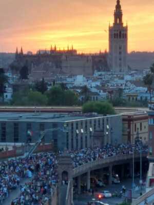 Atardecer en el puente de San Bernardo, Sevilla.