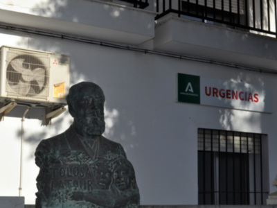 Siete médicos de familias, de los diez de plantilla, pasan hoy consultas, en los dos centros de salud de Chipiona