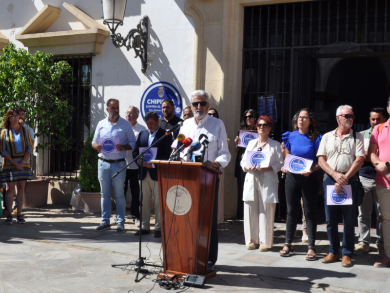 Conferencia de prensa en Chipiona contra el racismo y la intolerancia.