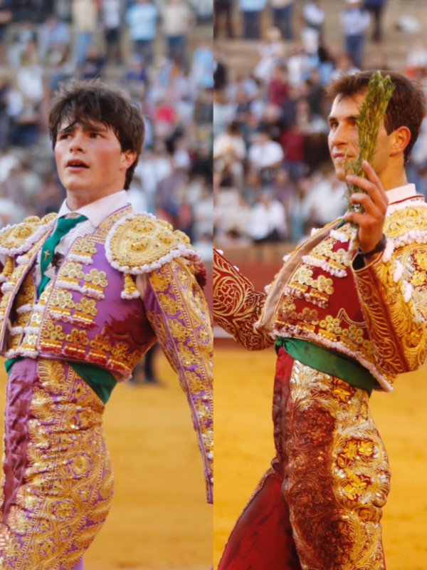 Joven torero en traje de luces celebrando con un ramo de laurel en un ruedo lleno de espectadores.