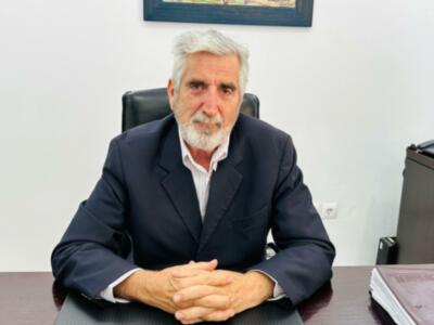 Luis Mario Aparcero informa del inicio de los trabajos de transferencia y nivelación de arena en la playa Cruz del Mar  