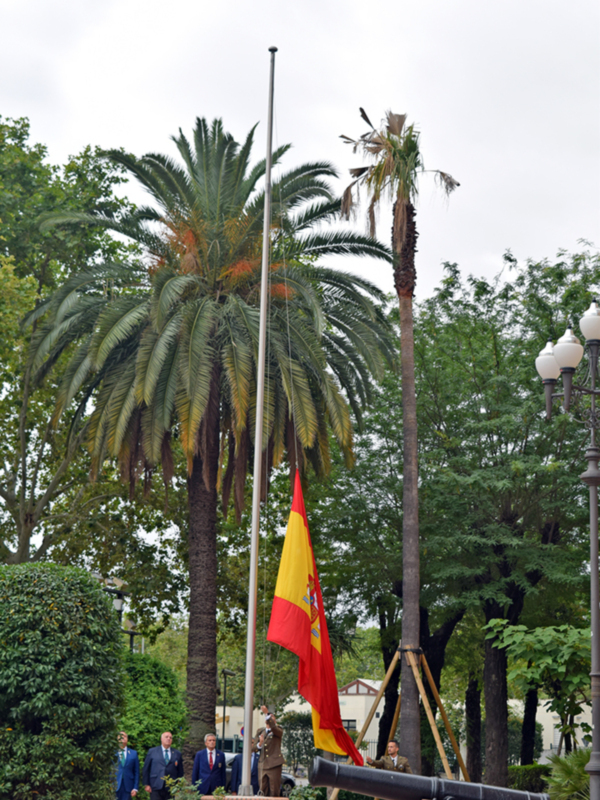 Izado Solemne de Bandera en la Capitania General de Sevilla con motivo del X Aniversario de la Proclamación de S. M. el Rey Felipe VI
