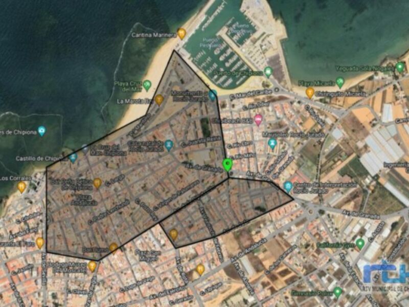 Mapa satelital de Chipiona, mostrando la ubicación de la playa de La Marita y la zona comercial alrededor.