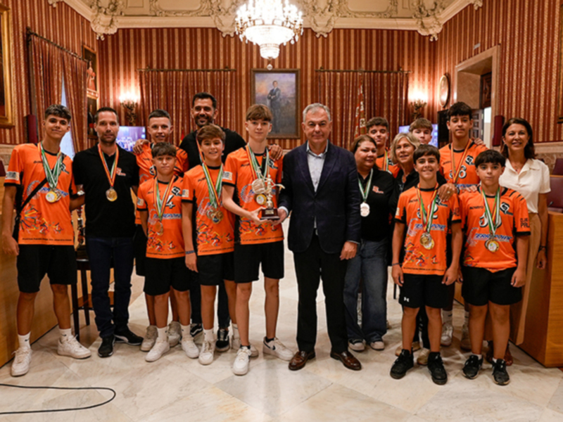 Recepción en el Ayuntamiento de Sevilla al Club Voley Palestra tras su victoria en el campeonato de España 2024