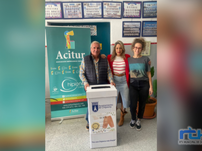 Presentación de la campaña 'Por una Chipiona más limpia' en colaboración con Acitur y el Ayuntamiento de Chipiona.