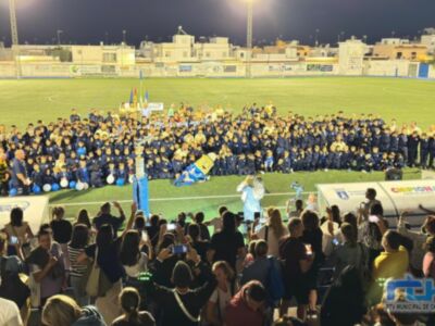 17 equipos, 350 jugadores y el estreno de su mascota Chipigol en la presentación de la temporada del Chipiona C.F.