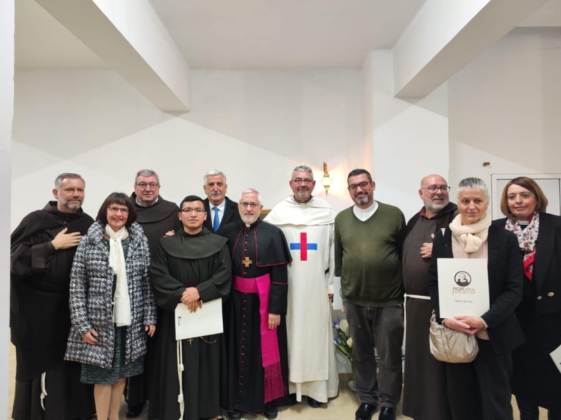El alcalde de Chipiona Luis Mario Aparcero en Tánger con el rector del Santuario,al inicio del proceso de beatificación del Padre José Lerchundi