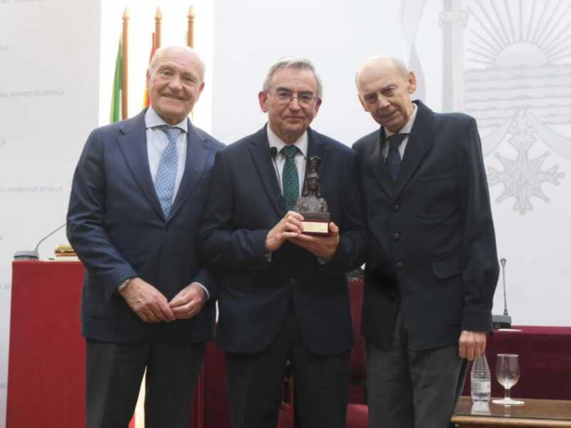 Premio Ateneo de Sevilla: Reconocimiento a la Trayectoria Académica