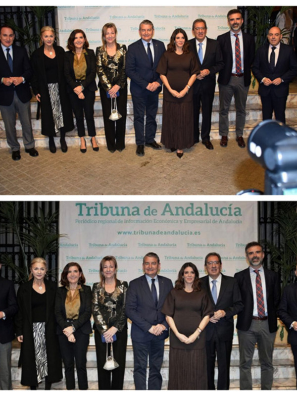 Participantes en la presentación del periódico Tribuna de Andalucía en una ceremonia oficial.