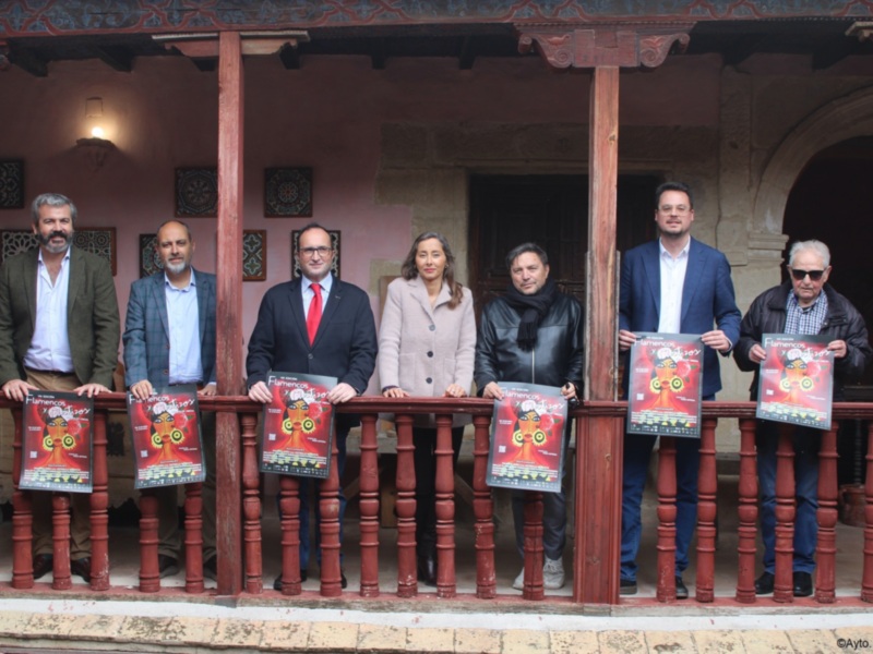 Presentación del festival 'Flamencos y Cuentos' en Ubeda, con representantes municipales y artistas.