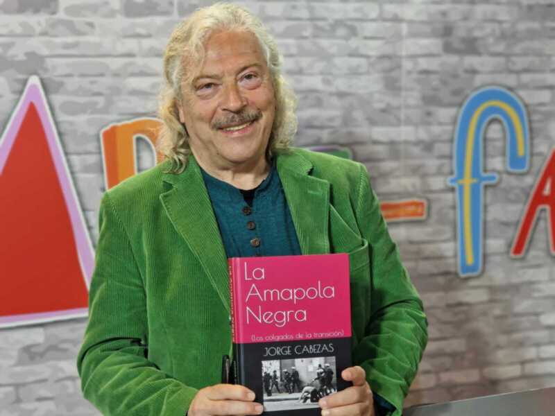 Jorge Cabezas presenta su libro 'La Amapola Negra'.