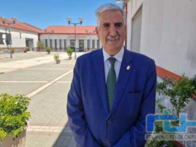Luis Mario Aparcero informa de actuaciones en la oficina de atención el ciudadano, la calle Lisa y el acceso a la playa de Camarón