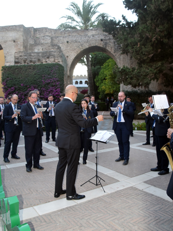 La Banda del Maestro Tejera pone música a una noche mágica de reconocimiento taurino