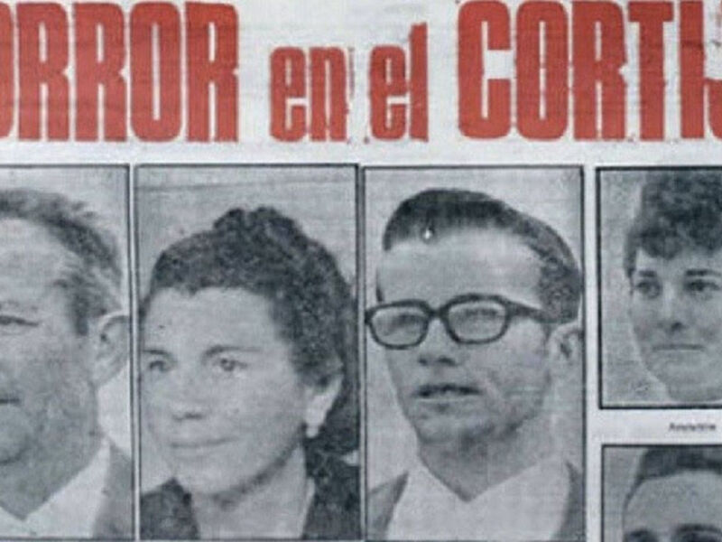 Cartel informativo sobre un incidente de terrorismo en el barrio de Cortijo, con fotos de los involucrados.