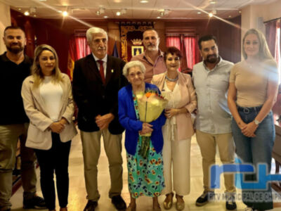 Rosario Lorenzo Zaldúa ha recibido hoy un homenaje por ser la persona más longeva de Chipiona en el Día Internacional de las Personas de Edad 