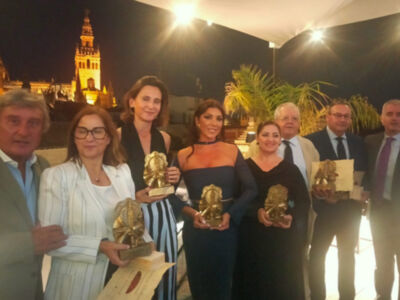 Joana Jiménez, Mariano García, Beatriz Zamora, Rosario Marín y la Hermandad del Rocío de Sevilla, galardonados por conservar las “tradiciones sevillanas