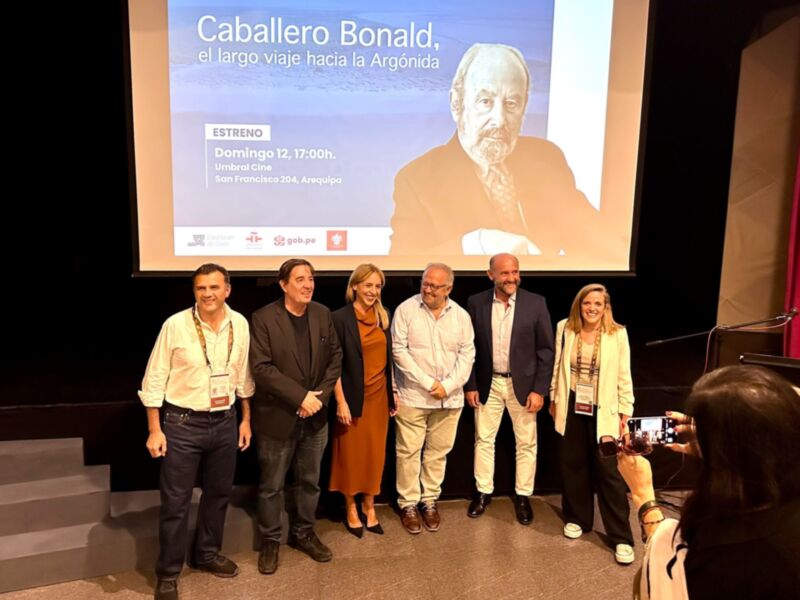 Presentación de un documental sobre el viaje de Caballero Bonald a la Argóndiga.