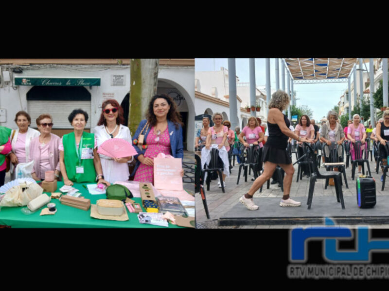 Una imagen de varias mujeres en una calle con carteles y bolsas.
