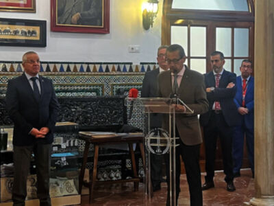  La Calle Sierpes acoge una muestra que celebra dos décadas de trayectoria de la Banda de Cornetas y Tambores Esencia en Sevilla 