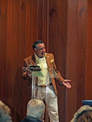  El Círculo Mercantil acoge un homenaje al pintor Juan Valdés por su aportación al patrimonio cultural