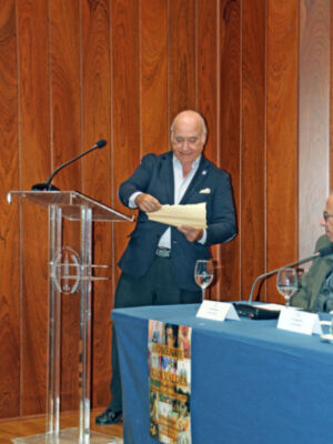  El Círculo Mercantil acoge un homenaje al pintor Juan Valdés por su aportación al patrimonio cultural