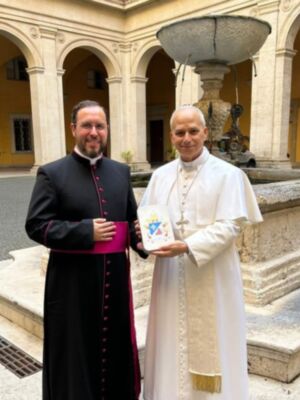 El Papá León XIV recibe carne membrillo de Puente Genil