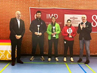 La primera jornada de los Juegos Deportivos Municipales de Sevilla de remo, para el Club Náutico 