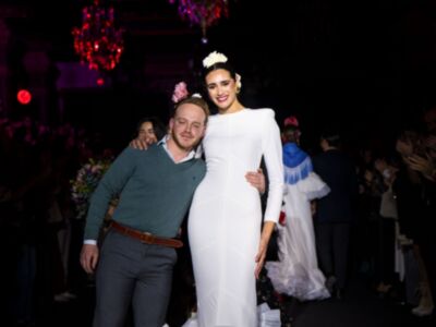 El gaditano Ricardo Gómez destaca en el desfile de la Cátedra Internacional de Moda Flamenca Flamentex con aforo completo en We Love Flamenco