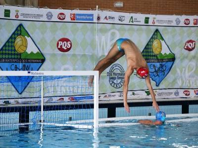 El Club Waterpolo Dos Hermanas PQS inicia su periplo por la permanencia en Primera femenina y el ascenso en Segunda masculina