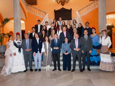 PREMIER LUNAR REÚNE EN SEVILLA A 64 DISEÑADORES Y 212 PROPUESTAS EN EL MAYOR MOTOR DE EMPRENDIMIENTO DE LA MODA FLAMENCA