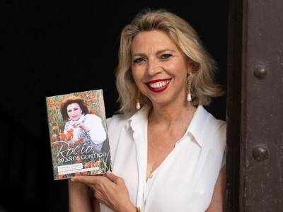 Sígalo en directo Marina Bernal recibe hoy lunes el Premio de la Asociación de la Prensa de Sevilla.