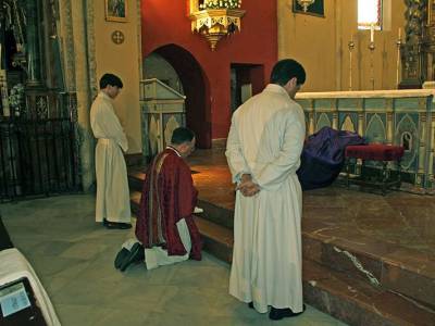 "Viernes Santo en Alcalá del Río, nazarenos, música y siglos de arte en la procesión de la Soledad"
